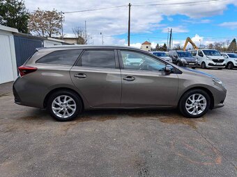 Toyota Auris Touring Sports 1.6 l Valvematic Executive - 3