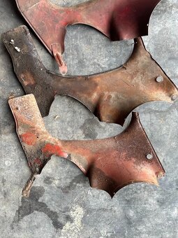 Predám ĽAVÝ PLECH podsedlové plechy JAWA 250/353 kývačka/kus - 3