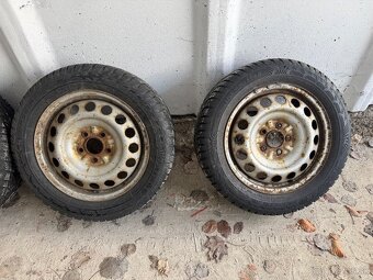 Predám zimné 215/55 R16 Rozteč 5x114,3 - 3