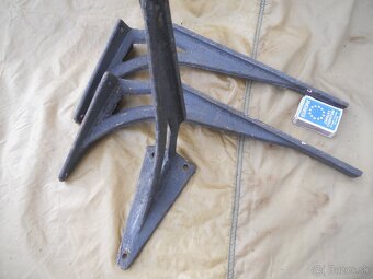 pevne liatinove drziaky - 3