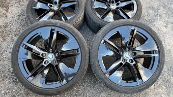 Letná sada 5x112 r19 235/40 superb - 3