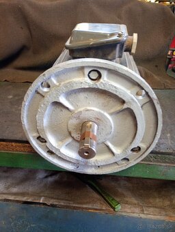 Predám elektromotor 4kw. - 3