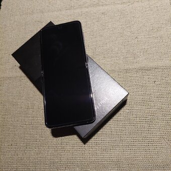 Samsung Galaxy Z Flip4 128GB - 3