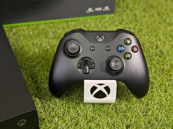 Xbox One X 1TB, 1 ovládač, 1 náhodná hra - 3