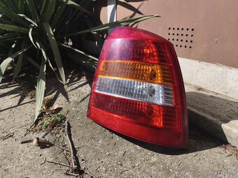 Predám zadné svetlá Opel Astra g hatchback - 3