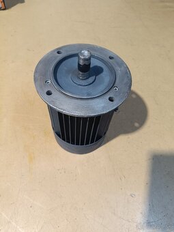 1,5kw/1400ot min na predaj prirubovy - 3