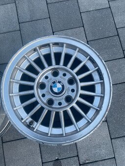 Predám dvojicu originálnych hliníkových diskov BMW - 3