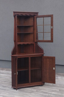 Vitrína rohová. - 3