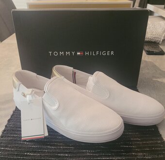 Tommy Hilfiger - 3