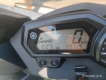Yamaha xj6 - 3