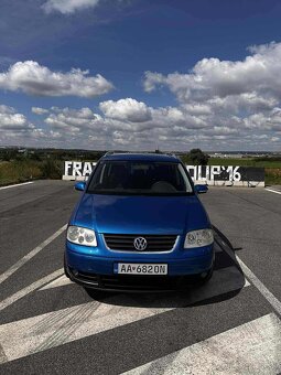 Volkswagen Touran 2,0tdi DSG - 3