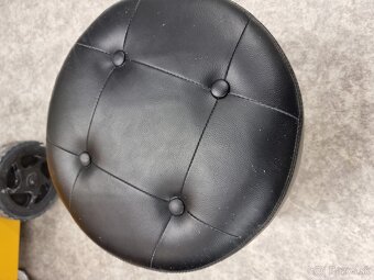 Taburetky a barove stolicky - 3