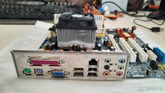 AsRock ALiveNF6G-VSTA + CPU AMD X2 + 4 GB DDR2 - 3