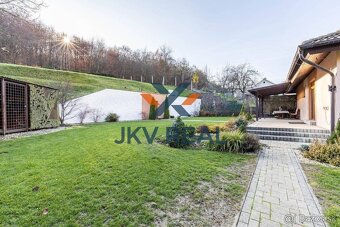NA PREDAJ: Luxusný 4-izbový bungalov s pozemkom snov - 3