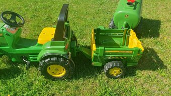 Šlapací traktor John Deere - 3