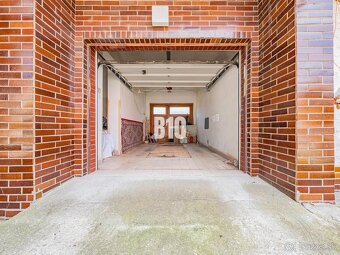 PRIESTRANNÝ RODINNÝ DOM s garážou v pokojnom prostredí mesta - 3