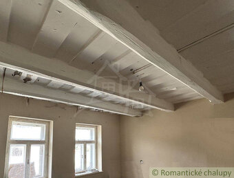 Chalupa so začatou rekonštrukciou v malebnej koncovej obci - 3