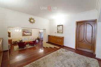 Na predaj kompletne zariadený rodinný dom s bazénom - 3