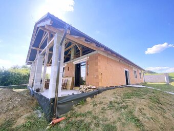 4 izbový bungalov na samote s pozemkom 3532 m2.Kolíňany Bara - 3