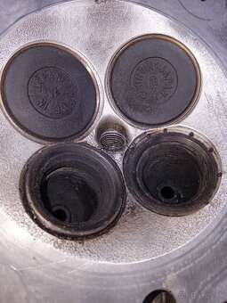 Hlava Honda NX650 Dominator - 3