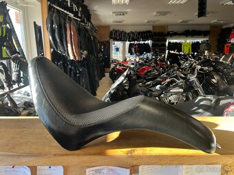 sedlo LA PERA na Harley-Davidson - 3