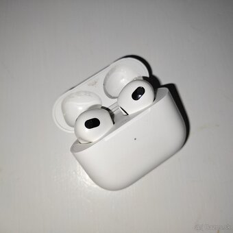 Apple AirPods 3. generácie – Originálne - 3