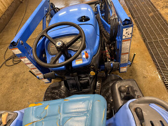 Predám traktor New Holland TC33D 4x4 – spoľahlivý a siln - 3