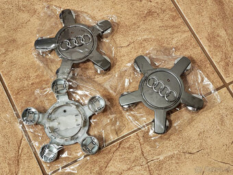 Predám stredové krytky AUDI 4F0601165N - 3