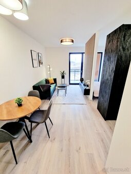 PREDÁM VEĽKÝ 2 IZB. TEHLOVÝ BYT S BALKÓNOM PRI CENTRE MESTA - 3