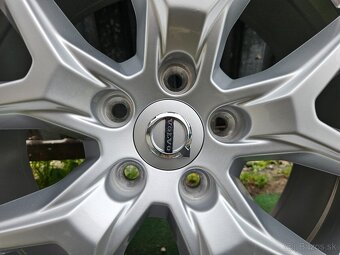 Atraktívna, orig. zimná sada VOLVO - 5x108 r17 + 235/60 r18 - 3