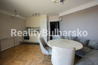 Prodej apartmánu 2+kk s výhledem na moře a bazén-Sveti Vlas - 3