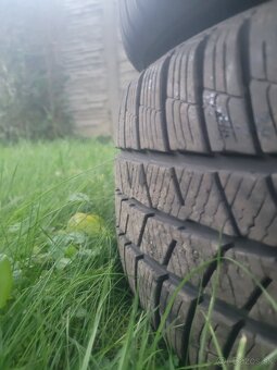 Predám 2ks zimné pneumatiky BARUM 215/60 R16 - 3
