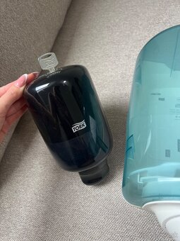 Predám TORK zásobník na utierky a zásobník na mydlo - 3