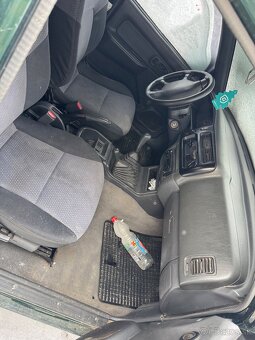 Mitsubishi l200 interiér - 3