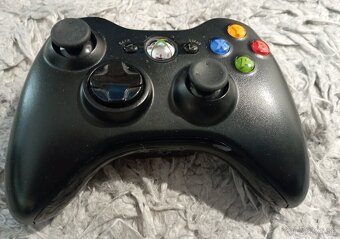 XBOX 360 E 250GB HDD aj s kinectom - 3