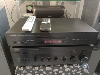 Yamaha AX-490 , Compact Disc CD-8300 USB - 3
