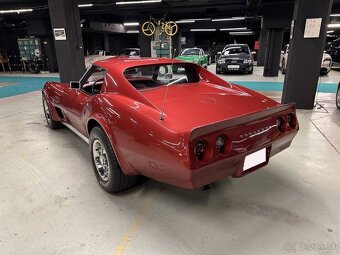 Chevrolet Corvette Stingray z roku 1974 - 3