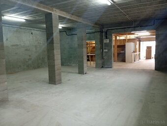 Obytný dom, sklady, kancelária - 3