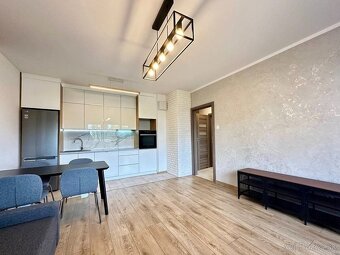 NA PRENÁJOM KOMFORTNÝ VEĽKÝ BYT V CENTRE MESTA 45 M2 - 3