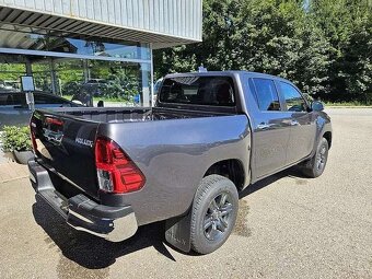 Toyota hilux 2.4 diesel rok 2023 zelená tmavá metalíza - 3