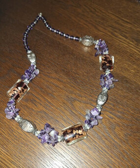 KRÁSNY NÁHRDELNÍK - 3