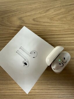 Apple Airpods v TOP stave - 3