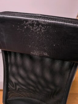 otocna kozena stolicka Ikea Markus - 3