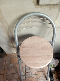 Barový pultik so stoličkami. - 3