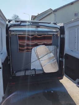 Predám autokaravan Renault Trafic 30 000 km - 3