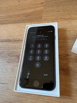 Predám iPhone Apple SE 2020 128 GB čierny - 3
