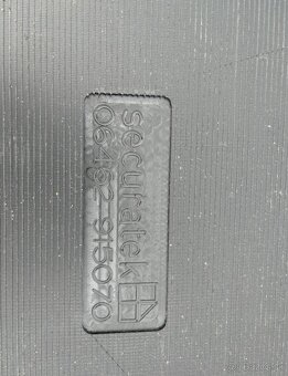 Predám veľmi odolnú cestnú dosku skoro nová 2x1m 3ks - 3