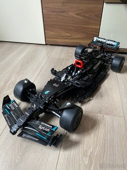 Stavebnica Technic 42171 Mercedes-AMG F1 - 3