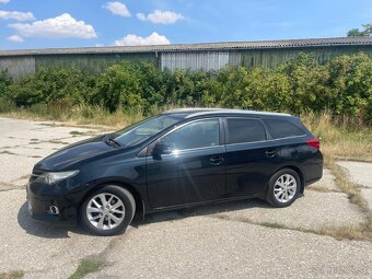 Toyota Auris Touring Sports 1.6 l - 6M/T - 3