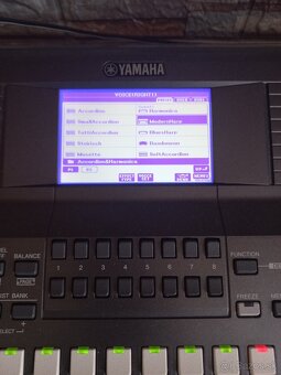 Yamaha psr s 670 - 3
